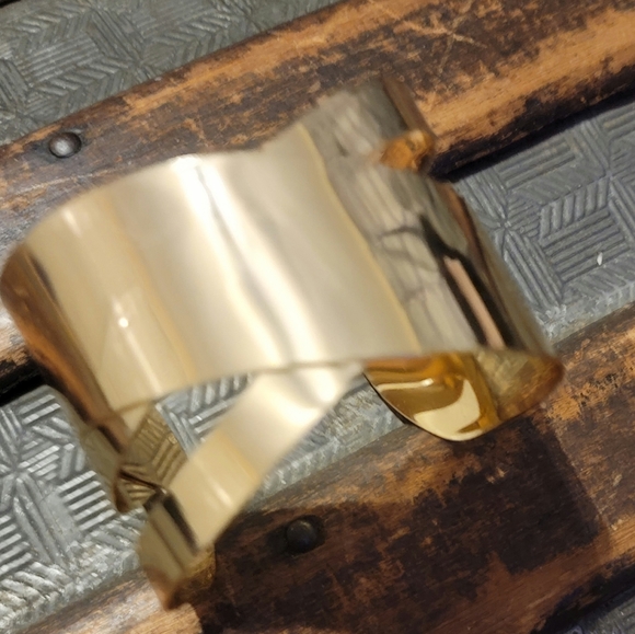 Gold cuff bracelets - Picture 6 of 9
